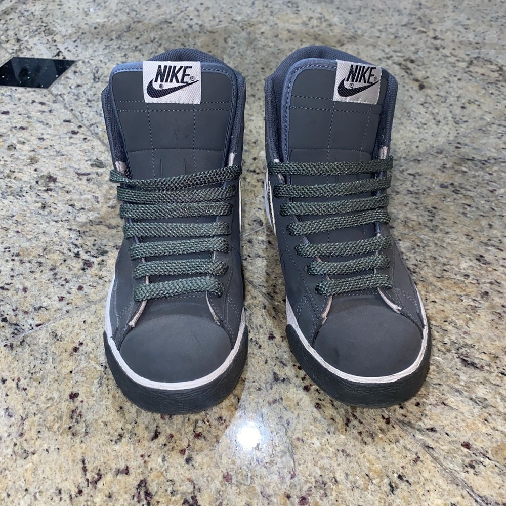 Nike Blazers • Size 7 • 2009